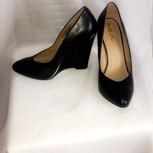 MIA black wedges size 7